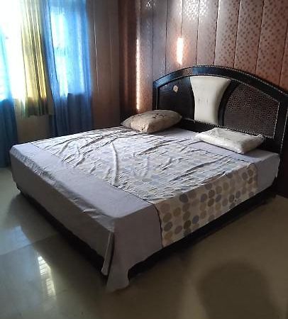 Radha Madhav Appartement Vrindāvan Buitenkant foto
