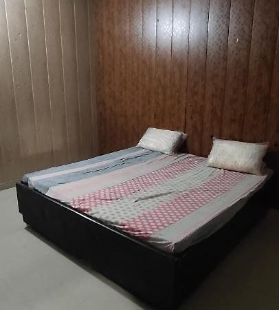 Radha Madhav Appartement Vrindāvan Buitenkant foto