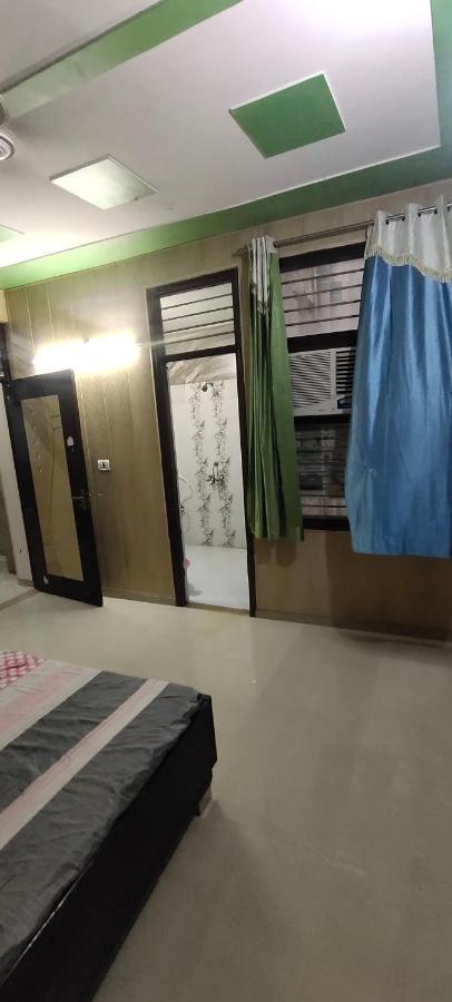 Radha Madhav Appartement Vrindāvan Buitenkant foto