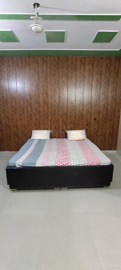 Radha Madhav Appartement Vrindāvan Buitenkant foto