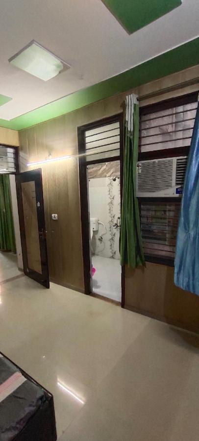 Radha Madhav Appartement Vrindāvan Buitenkant foto
