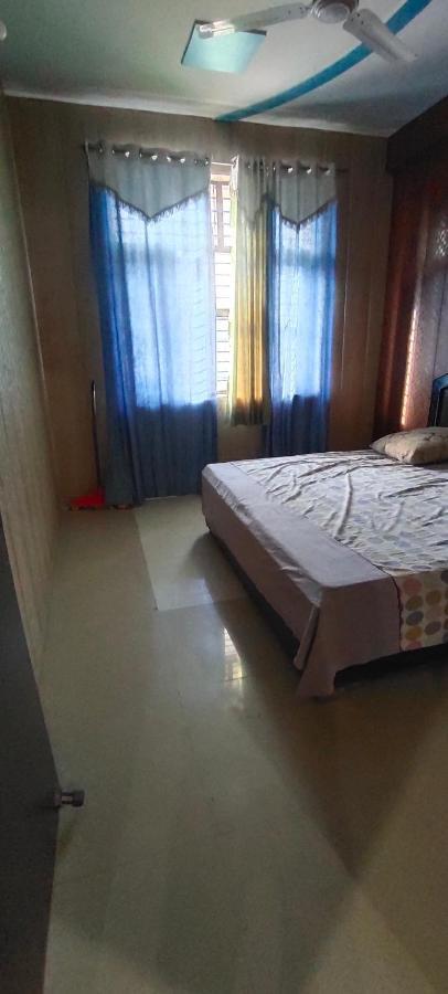 Radha Madhav Appartement Vrindāvan Buitenkant foto