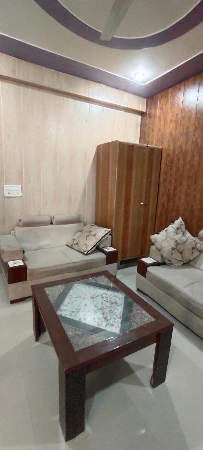Radha Madhav Appartement Vrindāvan Buitenkant foto